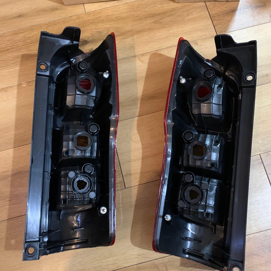 キャラバンnv350 テールライト 左右セット