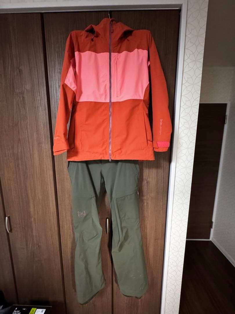 【タグ付属】Burton ak Women's 上下ウェアセット Sサイズ