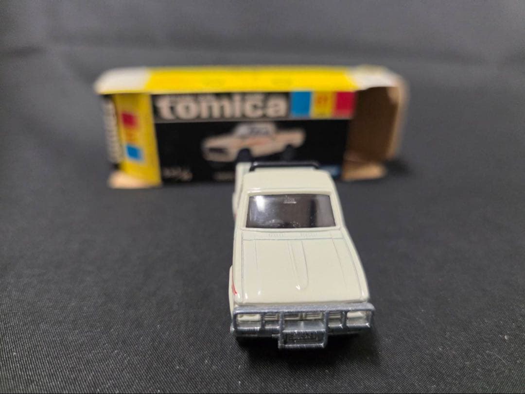 トミカ黒箱61トヨタハイラックス4WD(日本製)