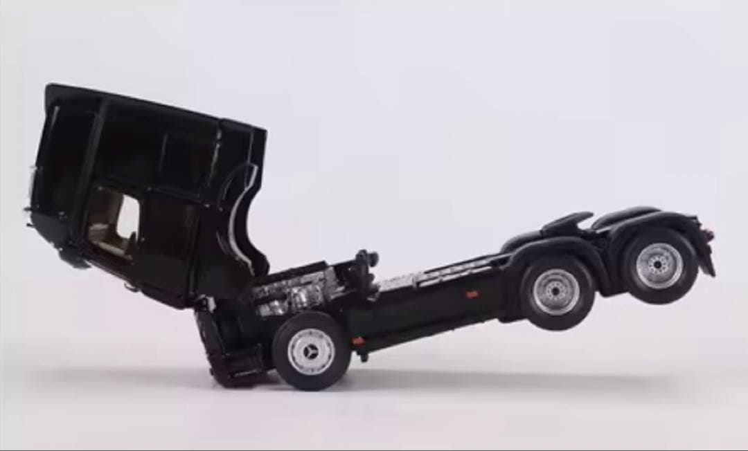 トレーラー　アクトロス ギガスペース　ベンツGCD 1/64 ミニカー