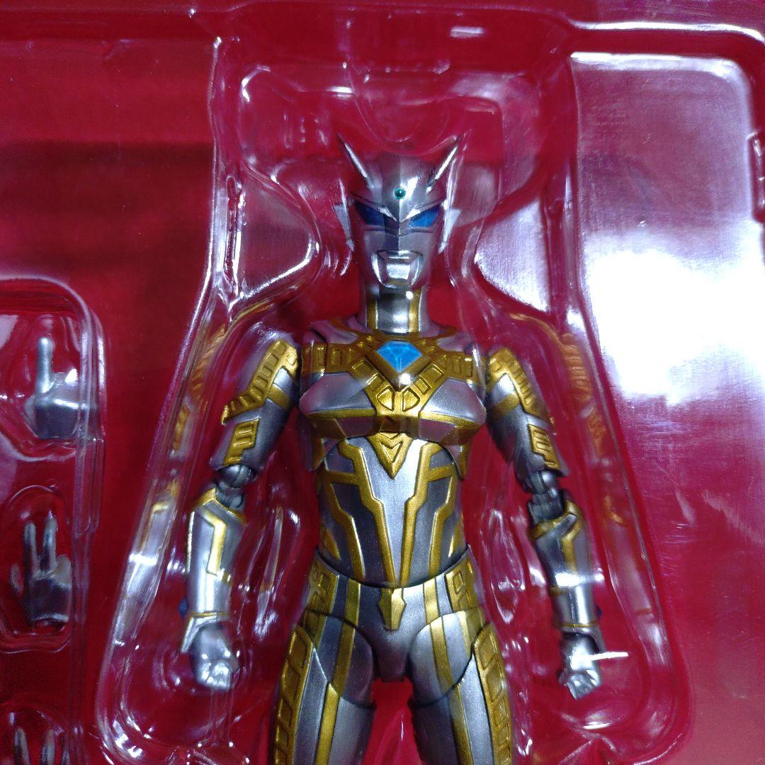 S. H.Figuarts ウルティメイトシャイニング　ウルトラマンゼロ