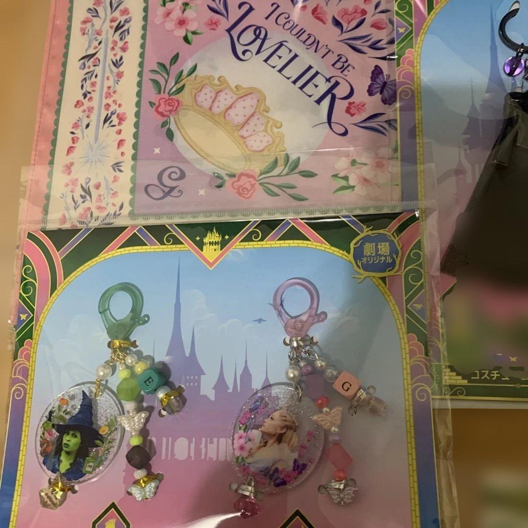 WICKED 永遠の約束　スカーフ　キーホルダー　ステッカーセット　新品未開封