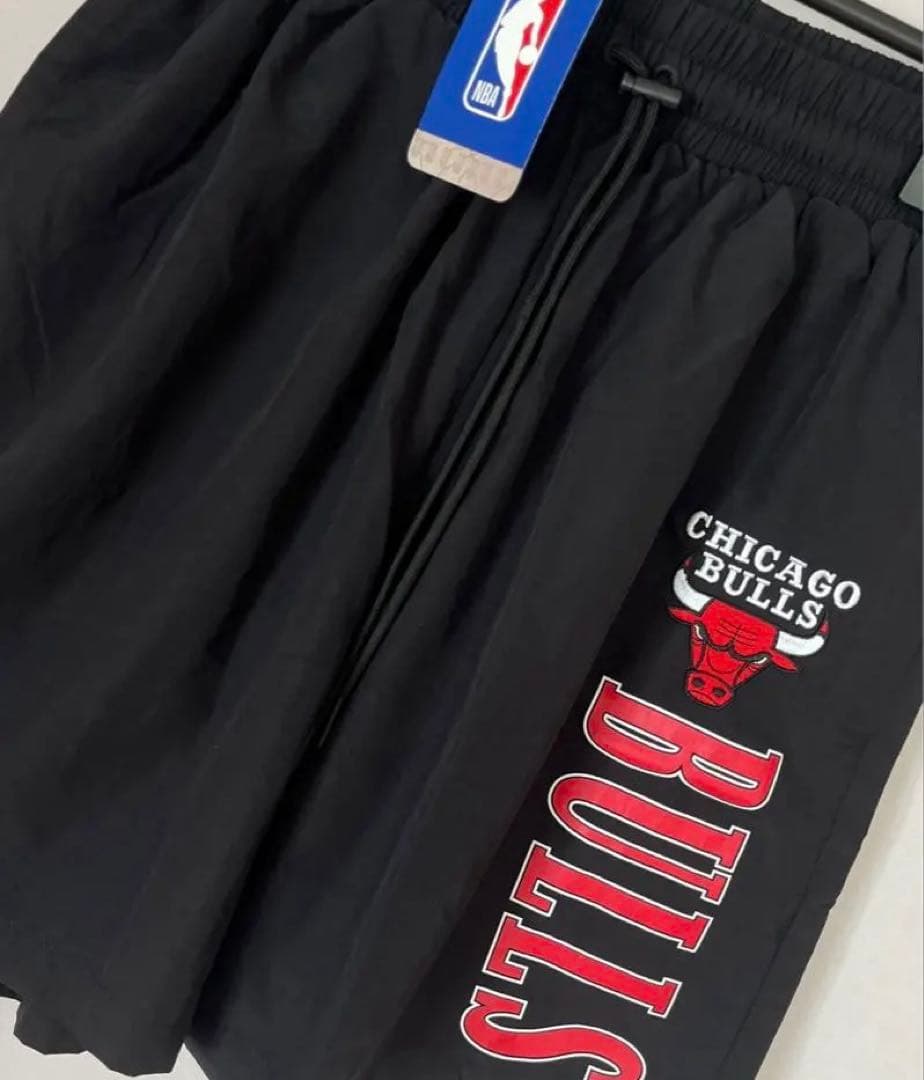 ☆新品☆M CHICAGO BULLS ショートパンツ　NBA バスケ　海外