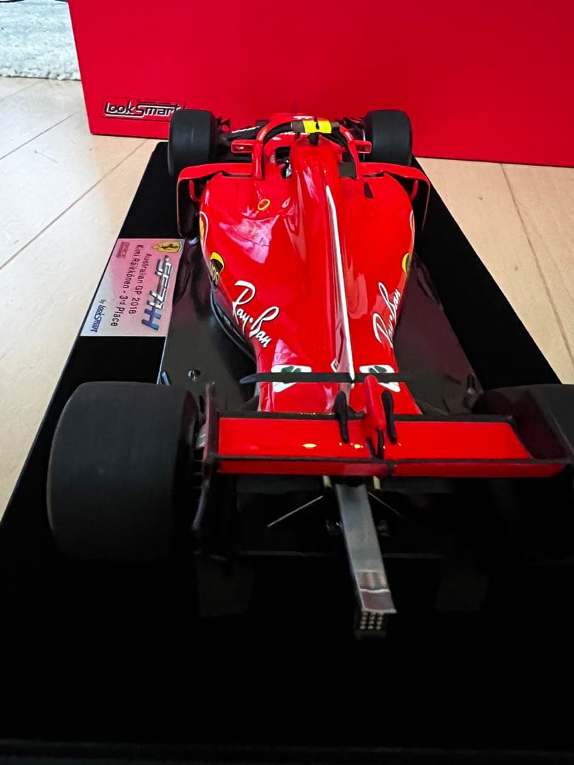 美品 1/18 ルックスマート ライコネン フェラーリ SF71-H 2018