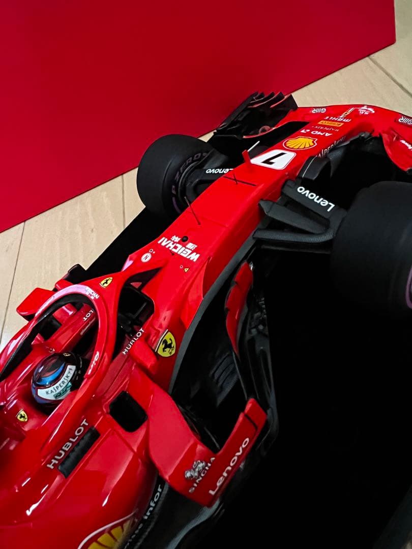 美品 1/18 ルックスマート ライコネン フェラーリ SF71-H 2018