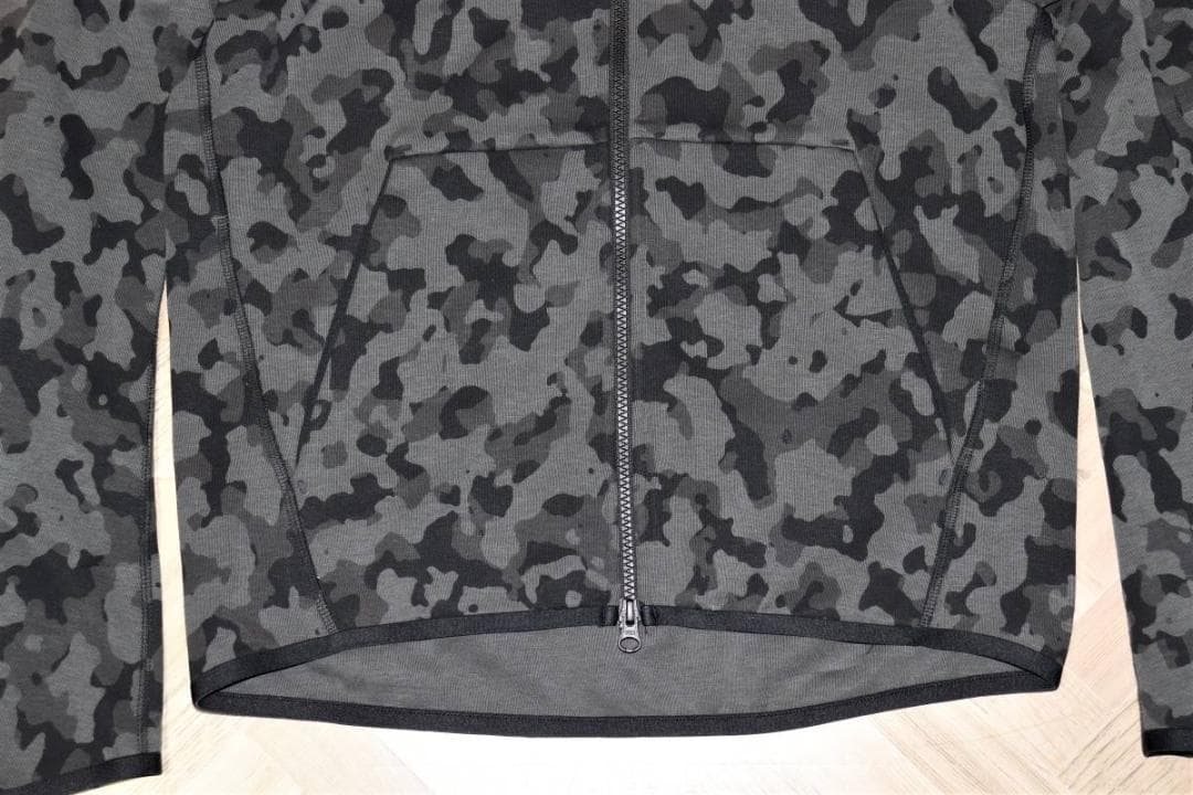 新品 ナイキ テックフリース カモフラ　Ｓサイズ　　 併