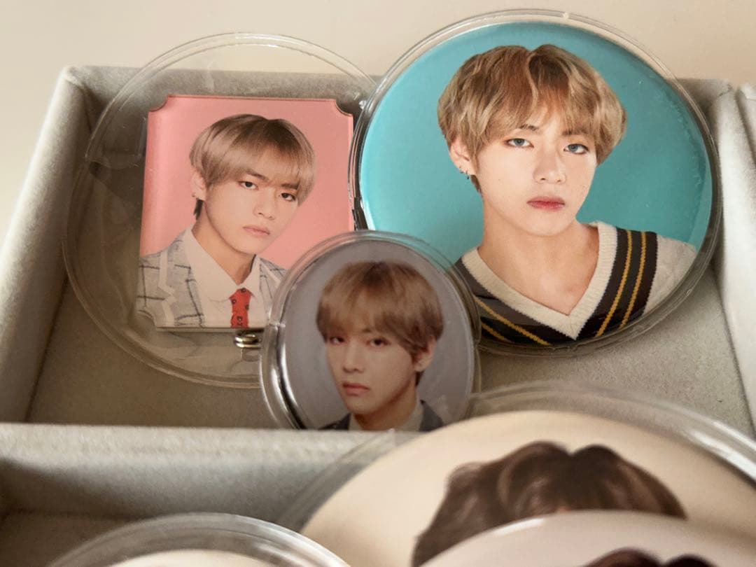 V テヒョン缶バッチアクリルバッジセット売り