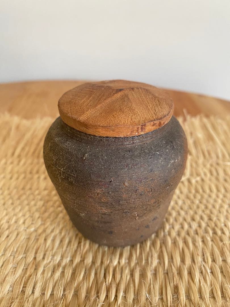 市川孝　茶壺　木蓋付き