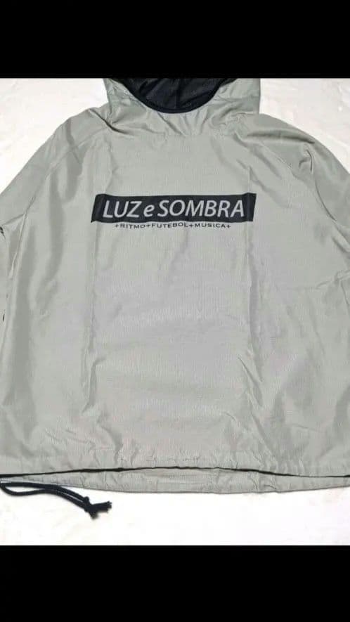 ルースイソンブラ　ピステ　LUZ e SOMBRA ポンチョ　ウィンドブレーカー