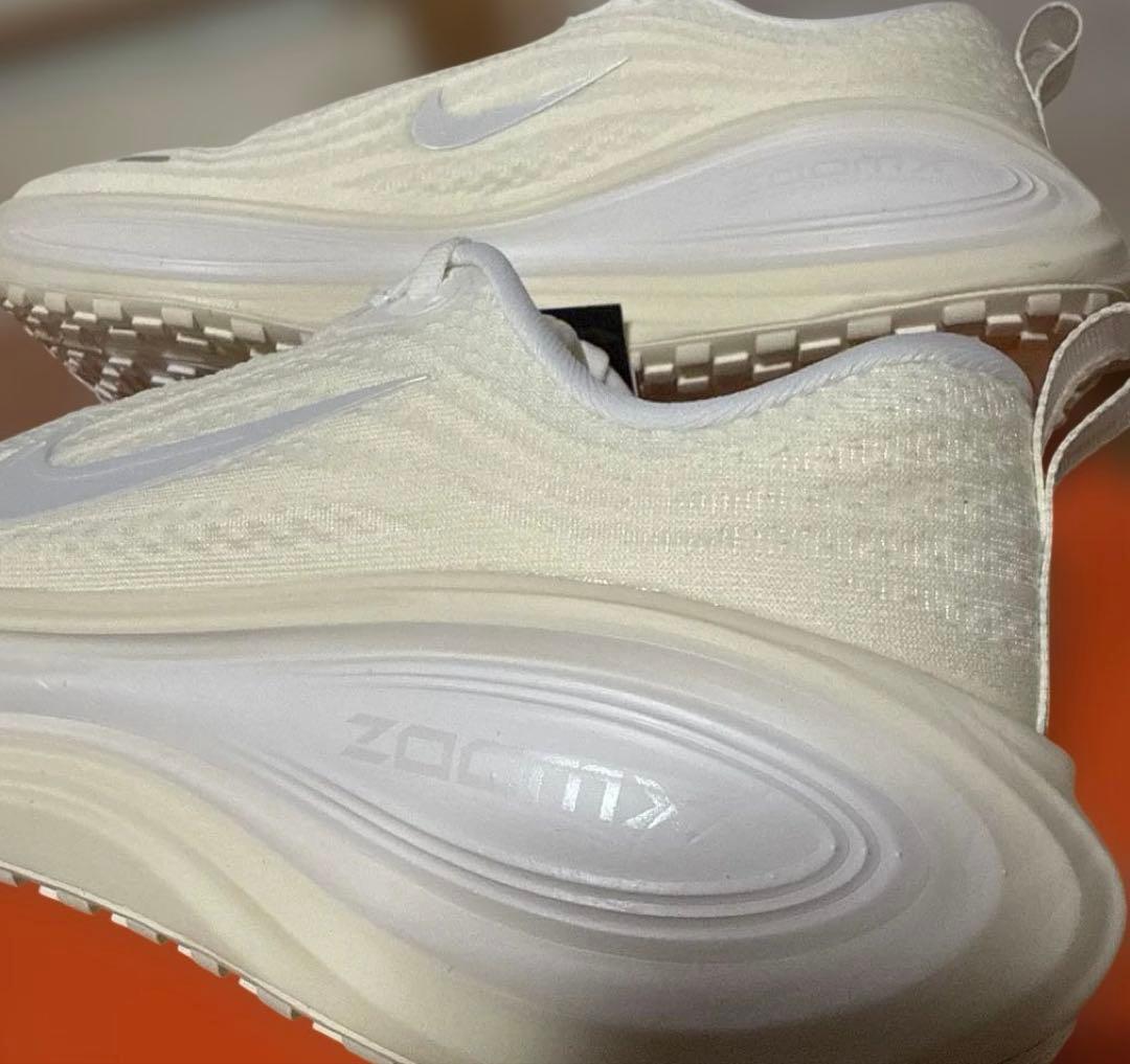 Nike ウィメンズ ボメロプラス 25.5cm ※4/3午前までの限定出品