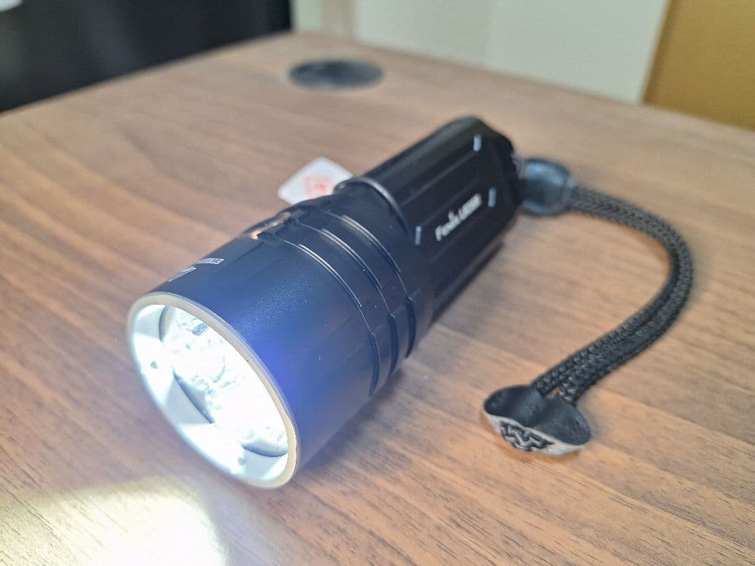 【美品】FENIX LR35R懐中電灯 最大10000ルーメン 充電式フルセット