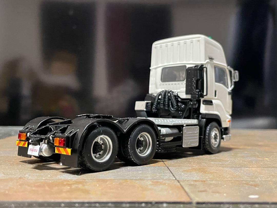 1/50 WSI ISUZU GIGA 6×4 ハイルーフ ホワイト＋16輪トレ