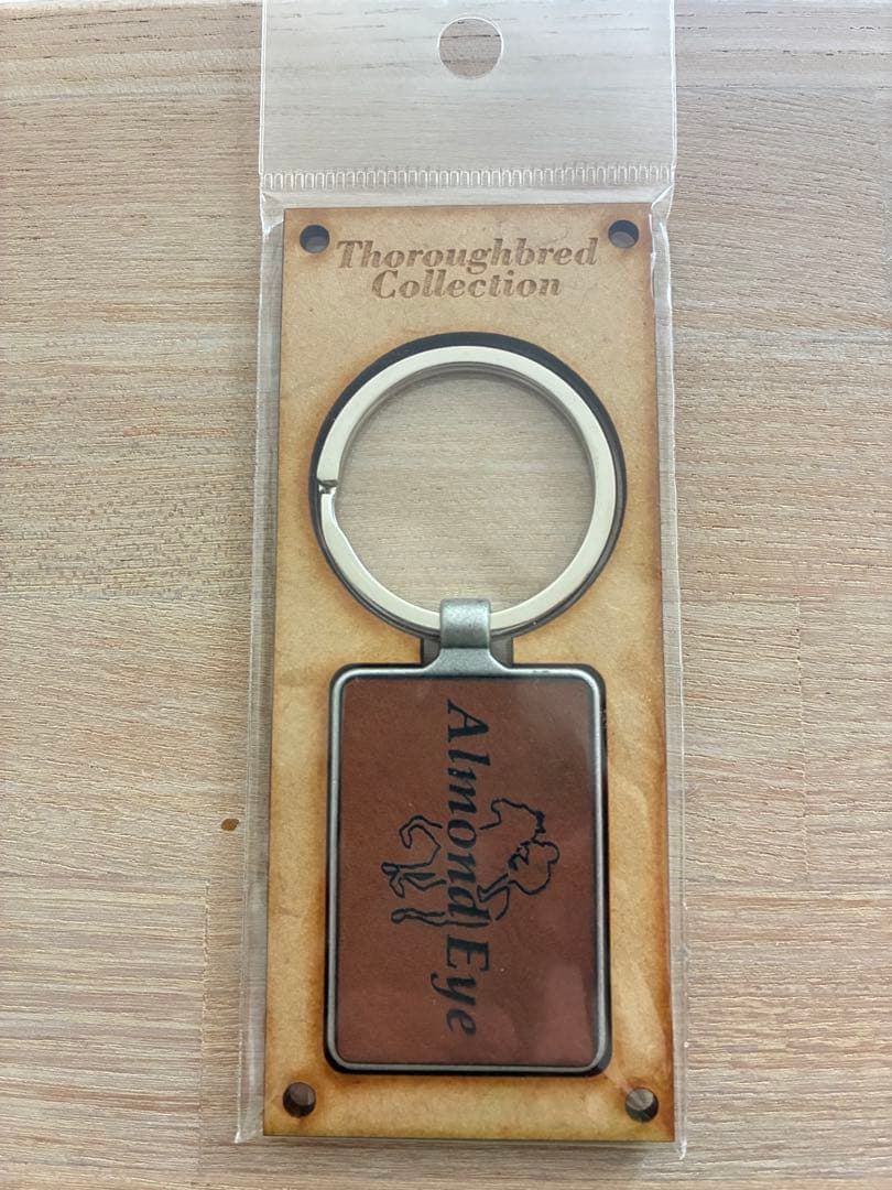 アーモンドアイAlmond Eye Japan Cup メタル合皮キーホルダー