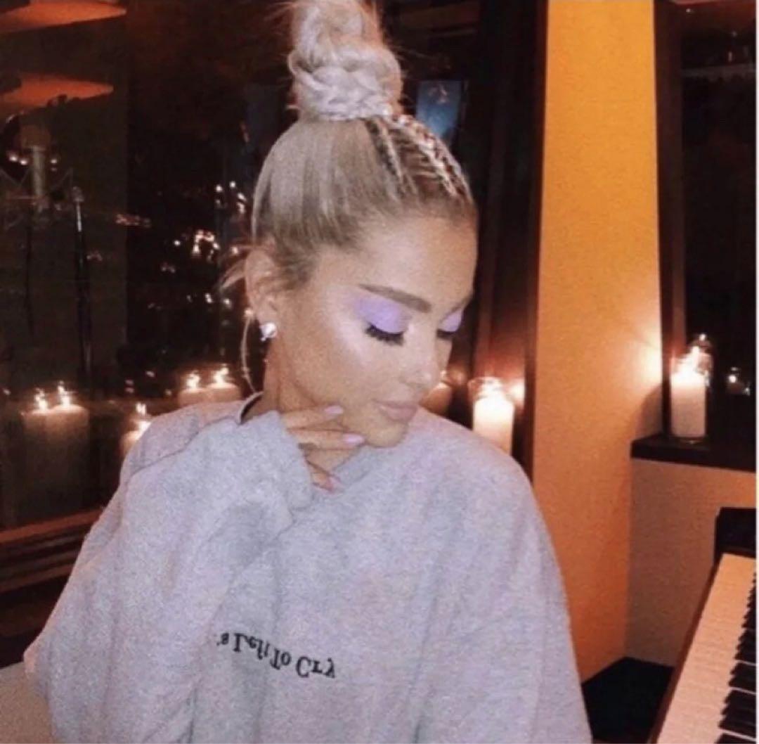 【未使用・美品】Ariana Grande 着用 NTLTCトレーナー
