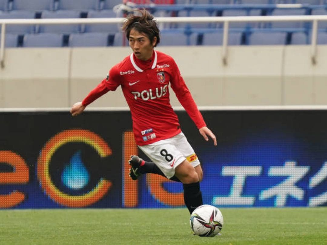 浦和レッズ　ユニフォーム　小泉佳穂　2022（H）