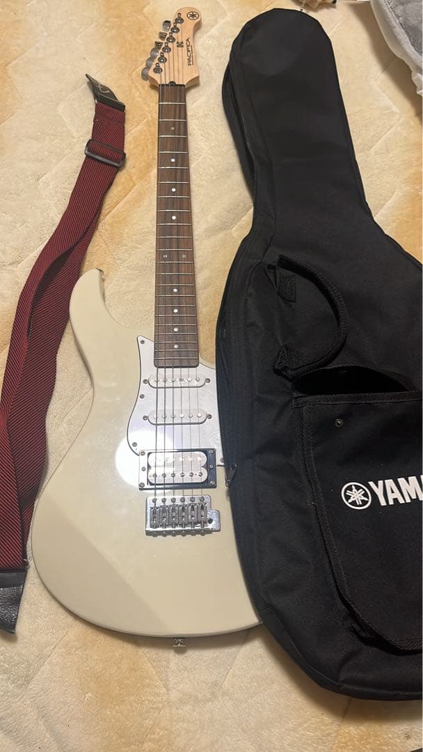 YAMAHA パシフィカ112エレキギター　カバーケース、ストラップ、説明書付き