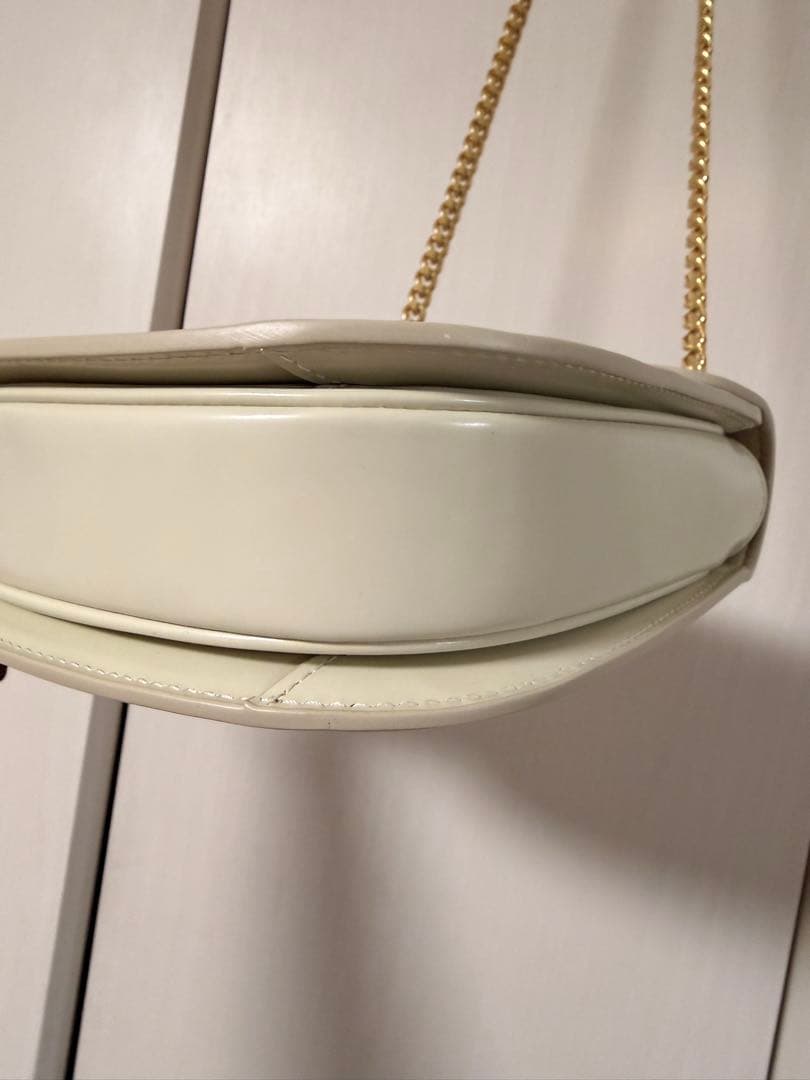 Celine ノベルティホワイト フラップショルダーバッグ ゴールド金具