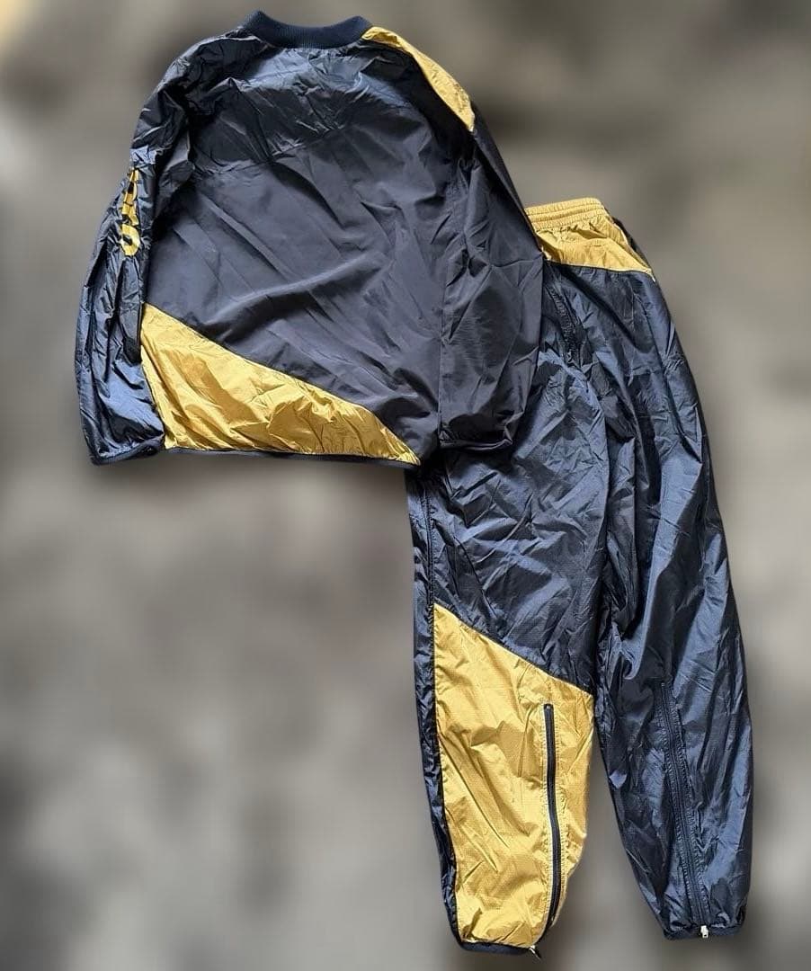 美品！UMBRO M 上下セット ピステ　セットアップ ナイロンプルオーバー