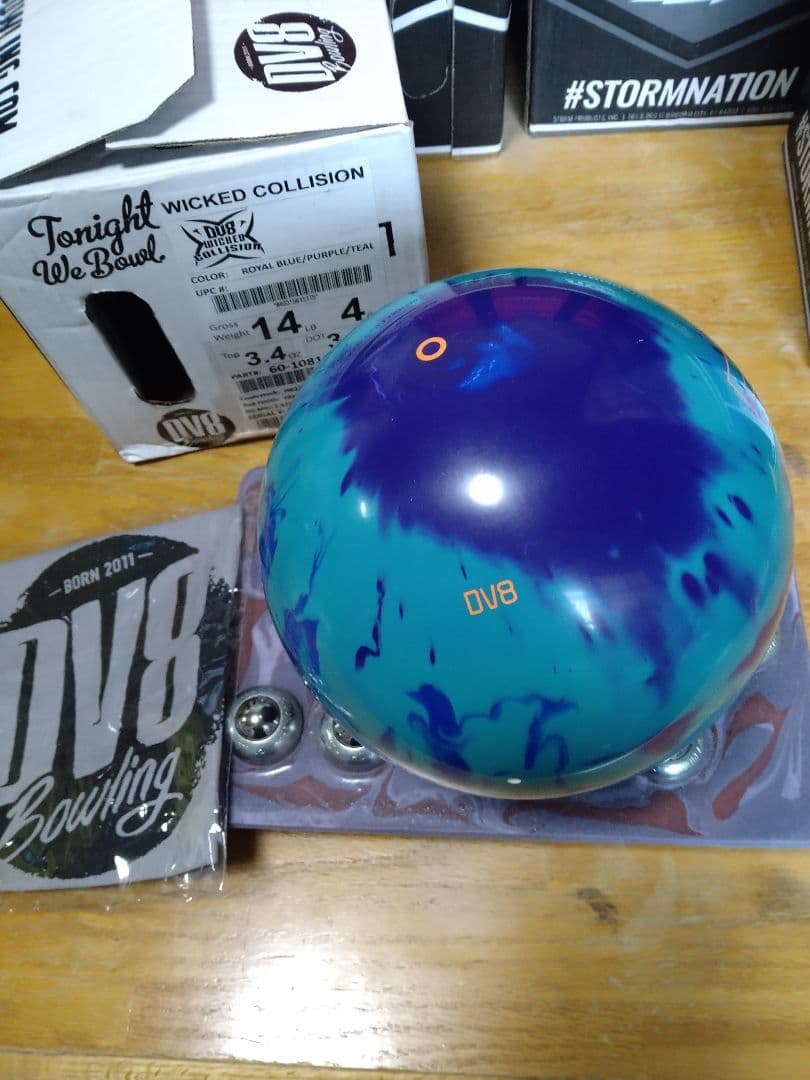 DV8 Wicked Collision ボウリングボール 14ポンド