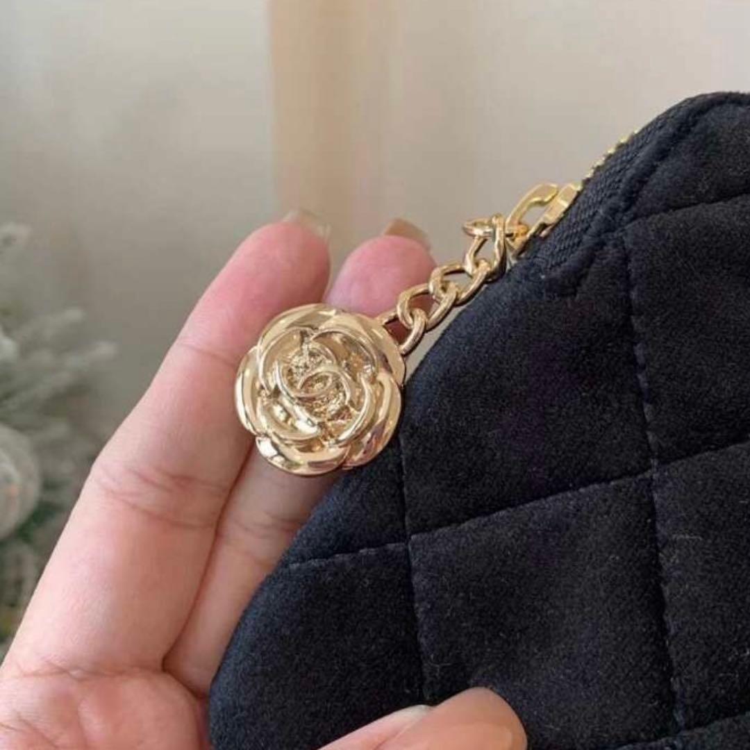 [新品]CHANELシャネル　　　　ベルベット調メイクアップポーチ　　ノベルティ