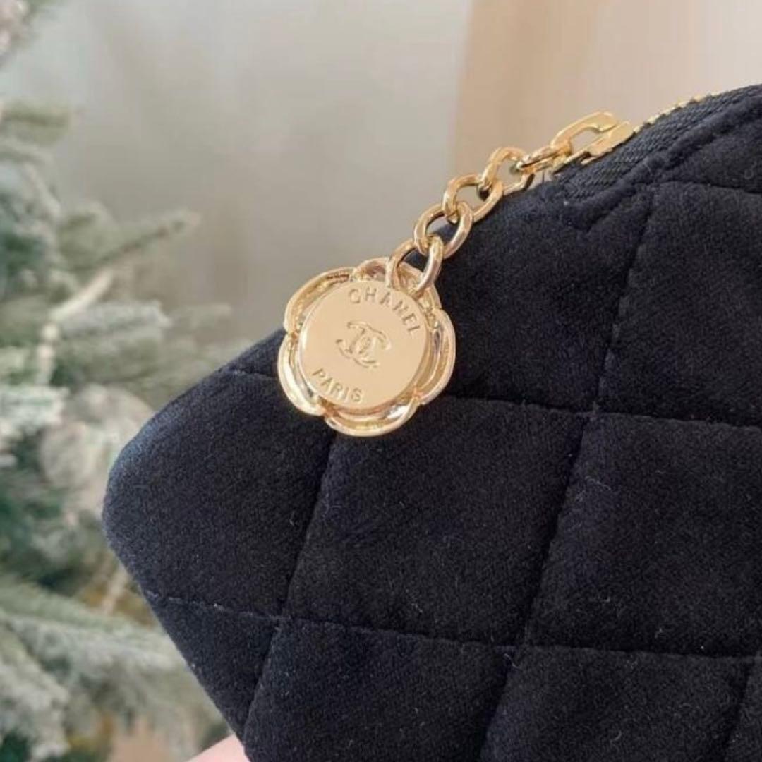 [新品]CHANELシャネル　　　　ベルベット調メイクアップポーチ　　ノベルティ