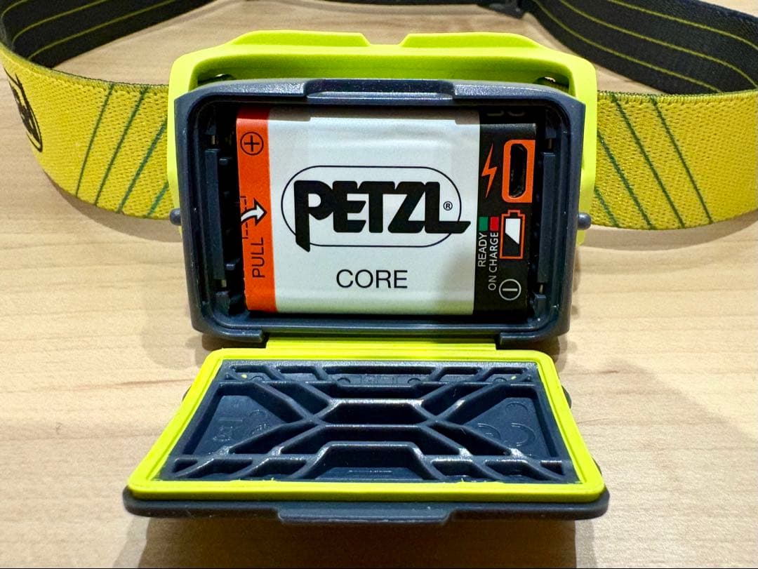 PETZL TIKKA CORE ヘッドランプ 450ルーメン
