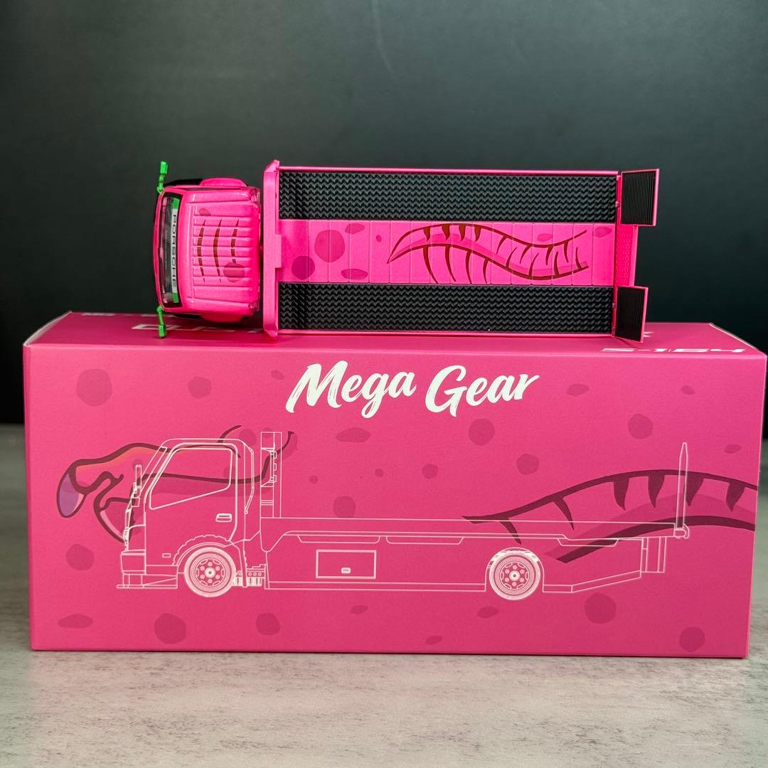 【Mega Gear】 日野 H300 フラットベッドトランスポーター　ピンク