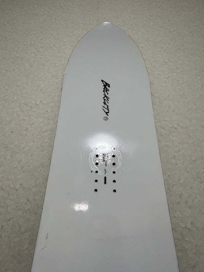 【使用3回・極美品】BACKCITY 24-25 152cm ／保護フィルム有