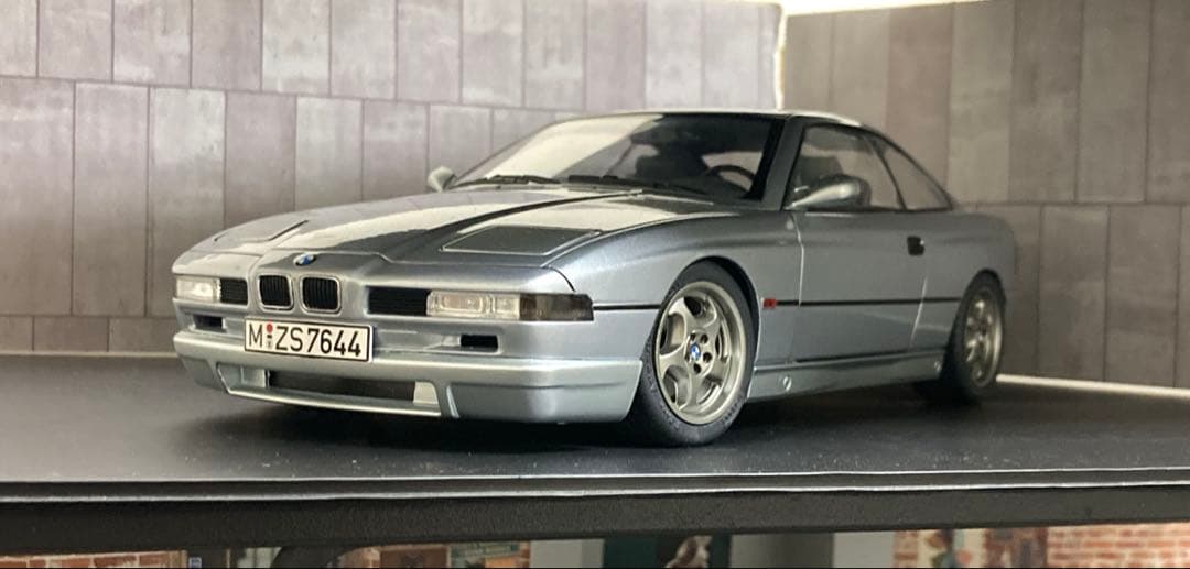 ソリード 1/18  E31 850CSi ミニカー