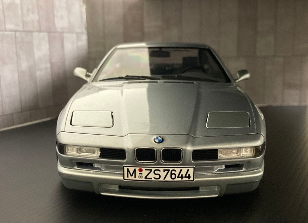 ソリード 1/18  E31 850CSi ミニカー