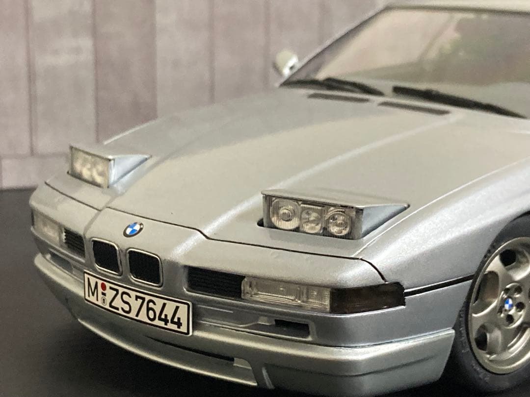 ソリード 1/18  E31 850CSi ミニカー