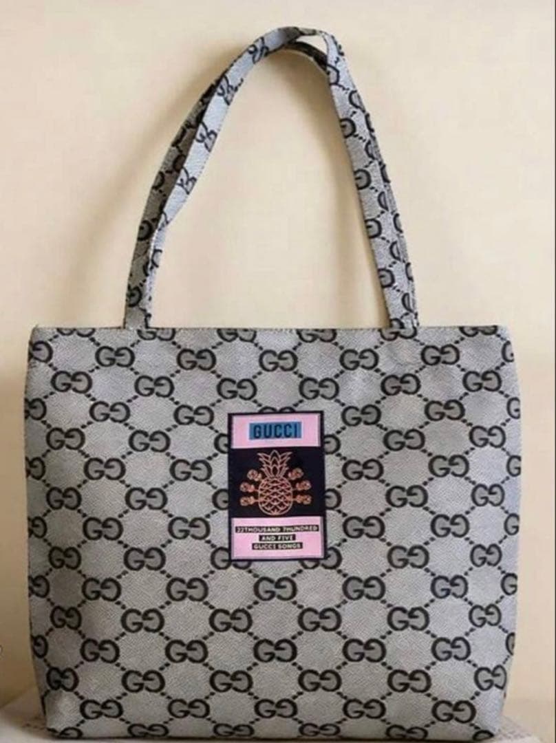 GUCCI beauty ノベルティ　キャンパス　トートバック