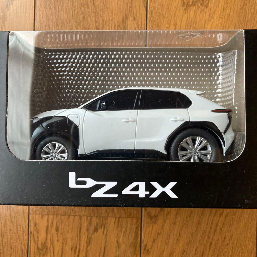 【非売品、新品、未使用】トヨタ bZ4X プルバックカー 3個
