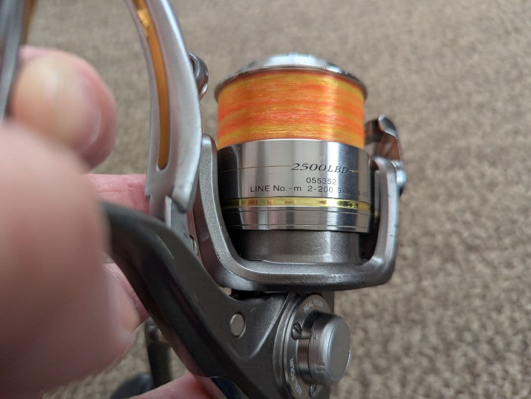 リール DAIWA TRISO2500LBD