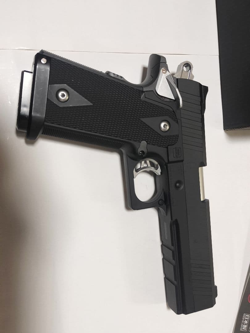 東京マルイ HI-CAPA E 電動ガン 100連マガジン2個、充電器、BB弾付