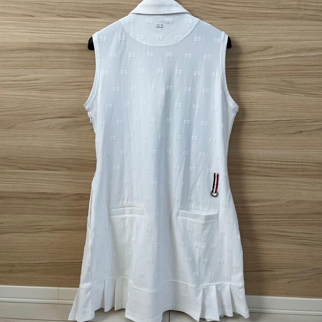 新品★38,500円 BRIEFINGゴルフワンピース ノースリーブスカート白L