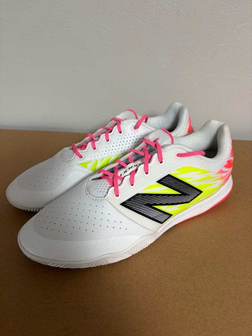 海外限定New Balance フットサルシューズ