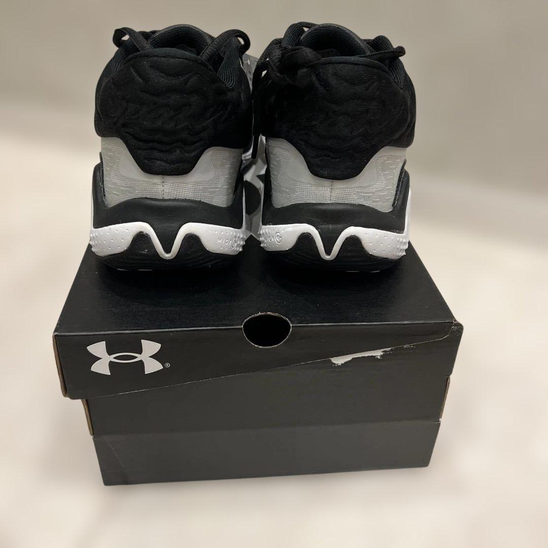 UNDER ARMOUR バスケットボールシューズ