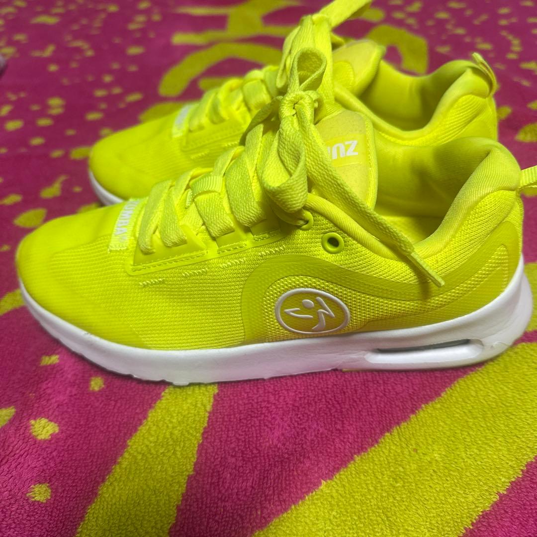 お値下げ！ZUMBAシューズZUMBAイエローsize6 23am