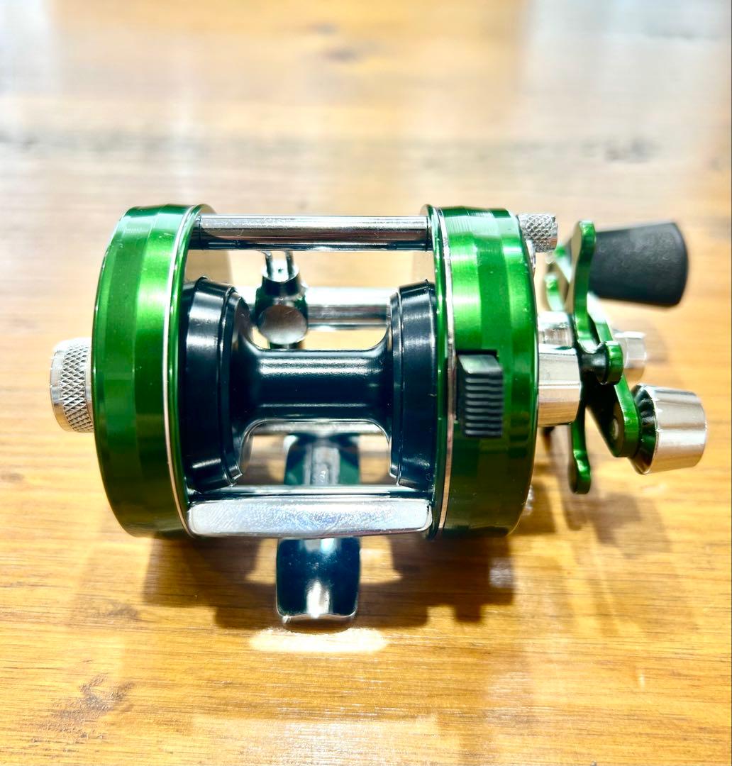 アブガルシア　アンバサダー　2500C グリーン 傷有り（添付写真確認下さい）