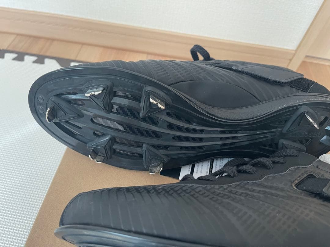 DESCENTE ブラック コウノエベルトスパイク2/29cm