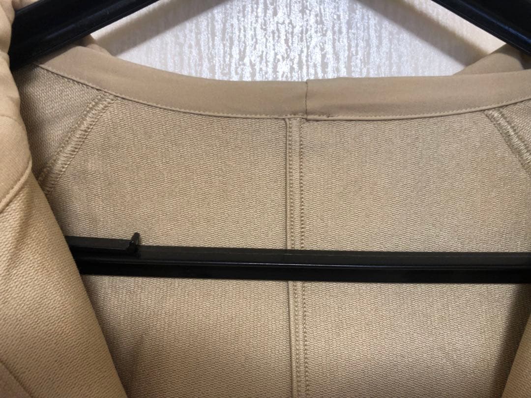 Lululemon フード付きベージュジャケット