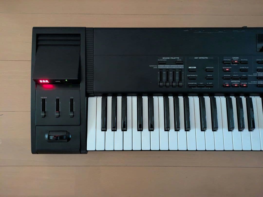 Roland　シンセサイザー　XP-80　ジャンク扱い品