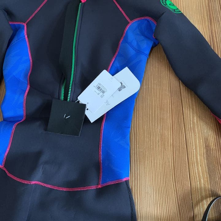 新品未使用　ロキシー ウエットスーツ 2/2MM フルスーツ 水着