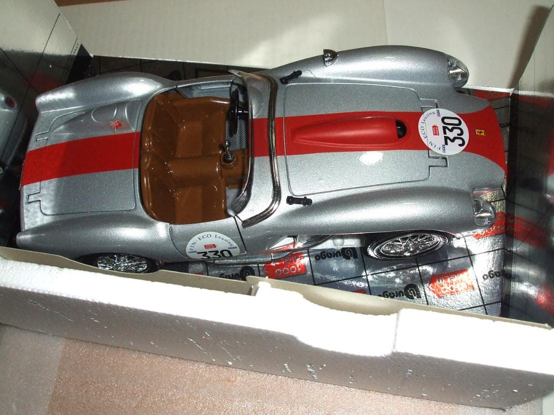 フェラーリ　２５０　テスタロッサ　（１９５７）　 ＃３３０　レースカー　１／１８