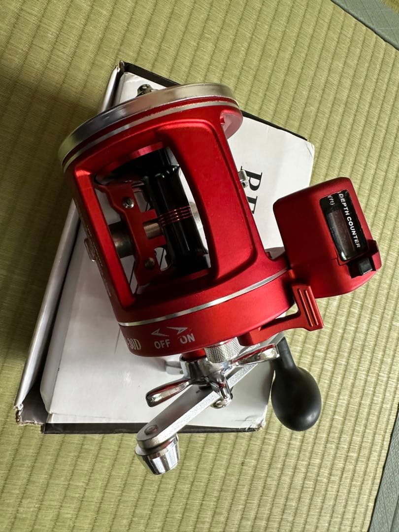 未使用　　深度カウンター付きベイトリール レッド