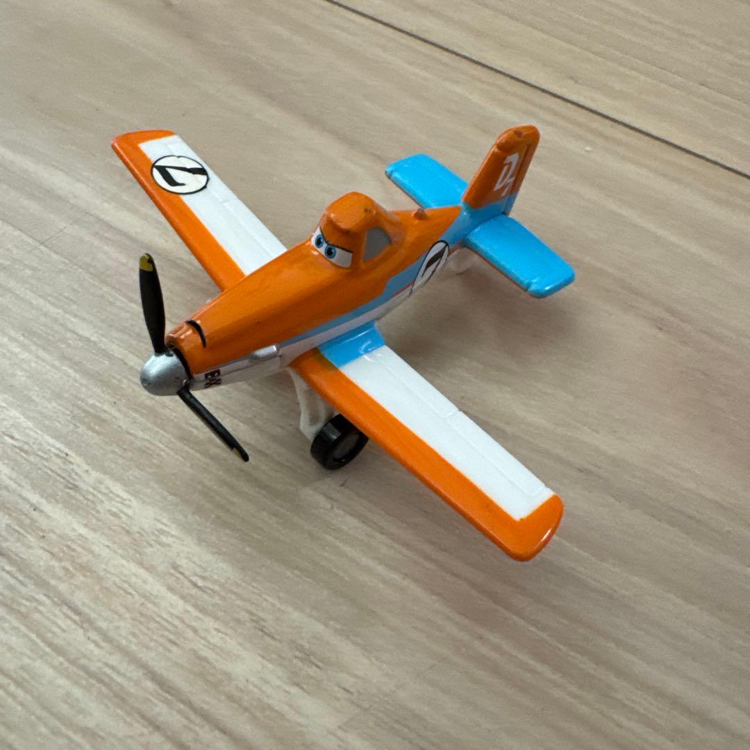 トミカ プレーンズ 航空母艦・飛行機6機・ヘリコプター2機セット