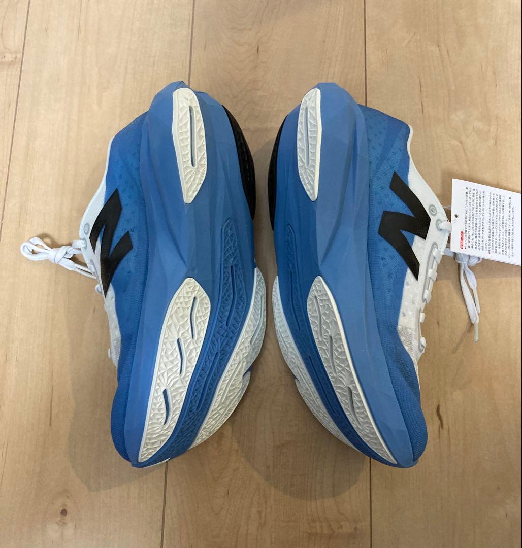 ニューバランス フューエルセルレベルV4 ランニングシューズ 25.5cm 新品