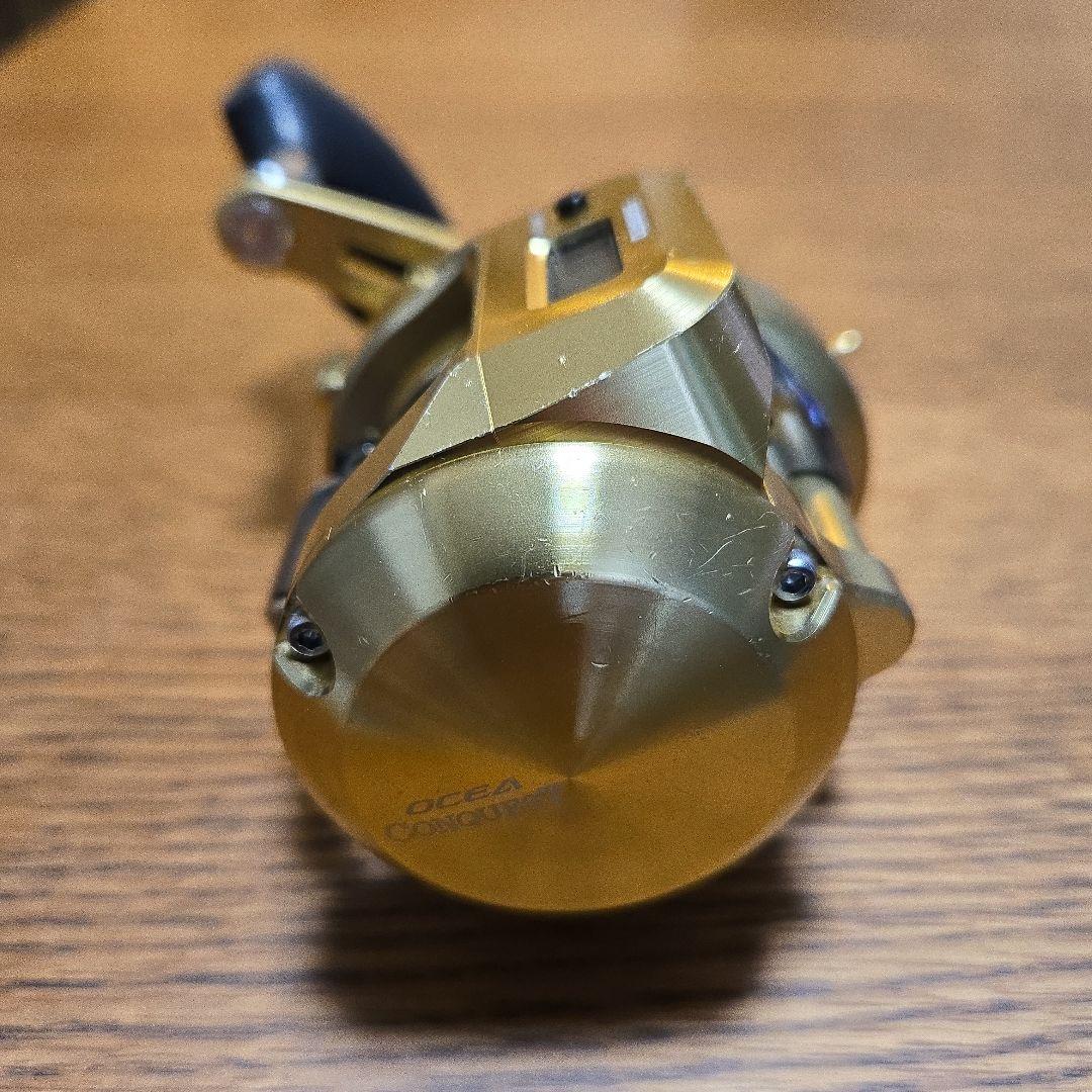 18 オシアコンクエストCT 301HG(左)