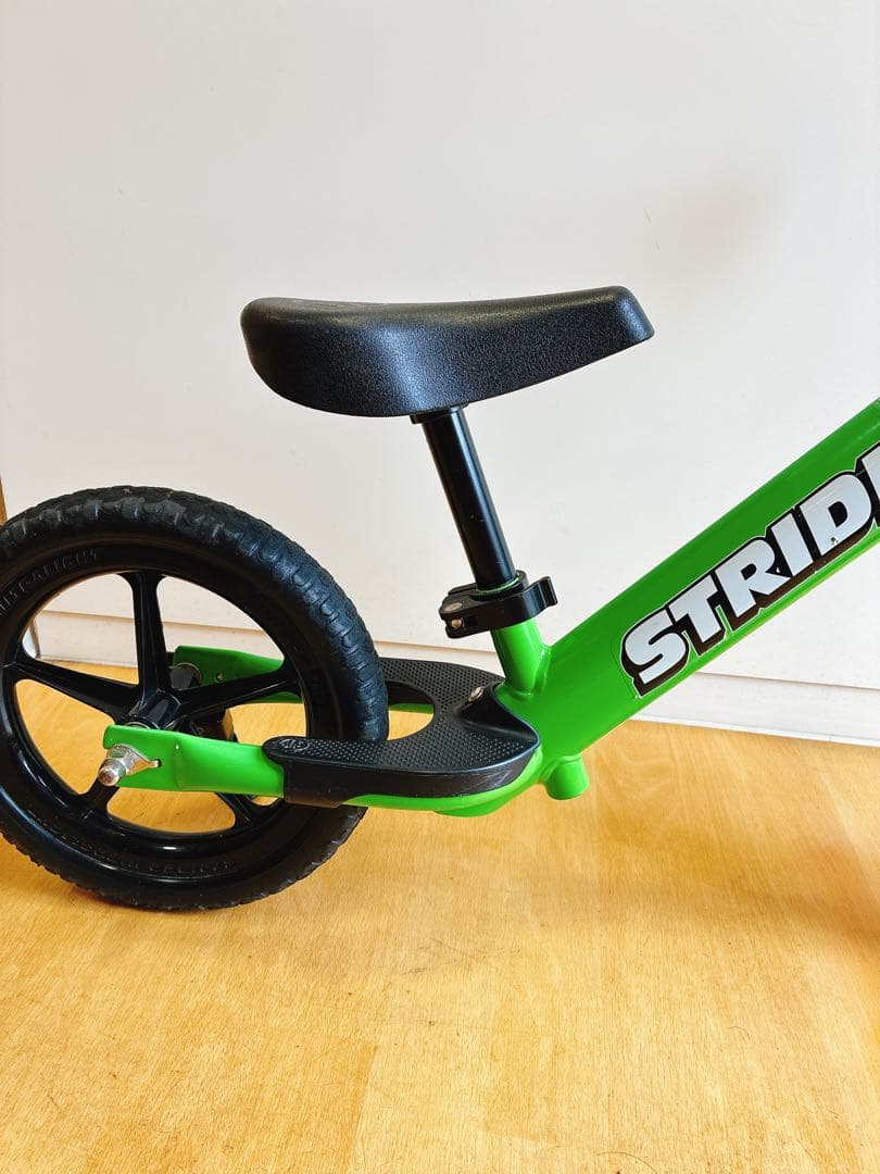 STRIDER スポーツモデルグリーン 12インチ　キックスタンド使用